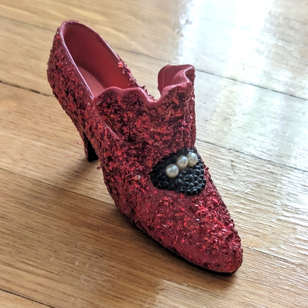 1999 My Treasure Mini Glitter Ruby High Heel Shoe decor w/ Pearl Accents.
